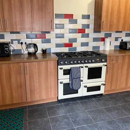 Berks Luxury Serviced Apartments,5 Bedrooms, 5 Double Beds, 2 Bathrooms, Free Super Fast Wifi & Parking Earley Εξωτερικό φωτογραφία