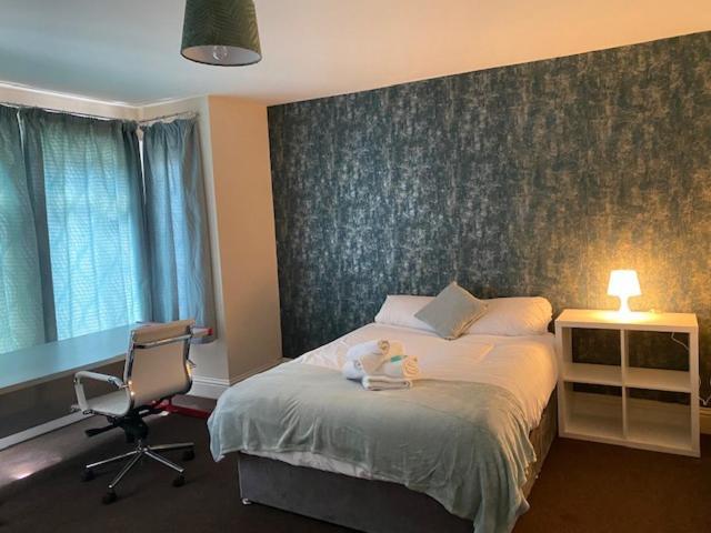 Berks Luxury Serviced Apartments,5 Bedrooms, 5 Double Beds, 2 Bathrooms, Free Super Fast Wifi & Parking Earley Εξωτερικό φωτογραφία