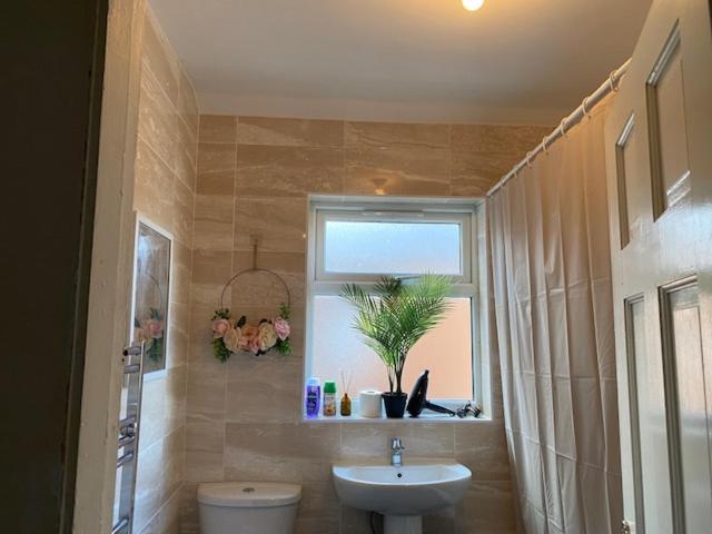 Berks Luxury Serviced Apartments,5 Bedrooms, 5 Double Beds, 2 Bathrooms, Free Super Fast Wifi & Parking Earley Εξωτερικό φωτογραφία