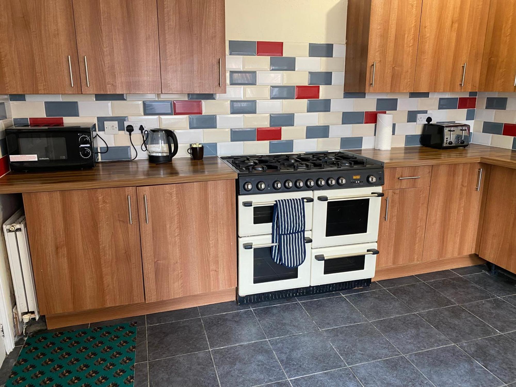 Berks Luxury Serviced Apartments,5 Bedrooms, 5 Double Beds, 2 Bathrooms, Free Super Fast Wifi & Parking Earley Εξωτερικό φωτογραφία